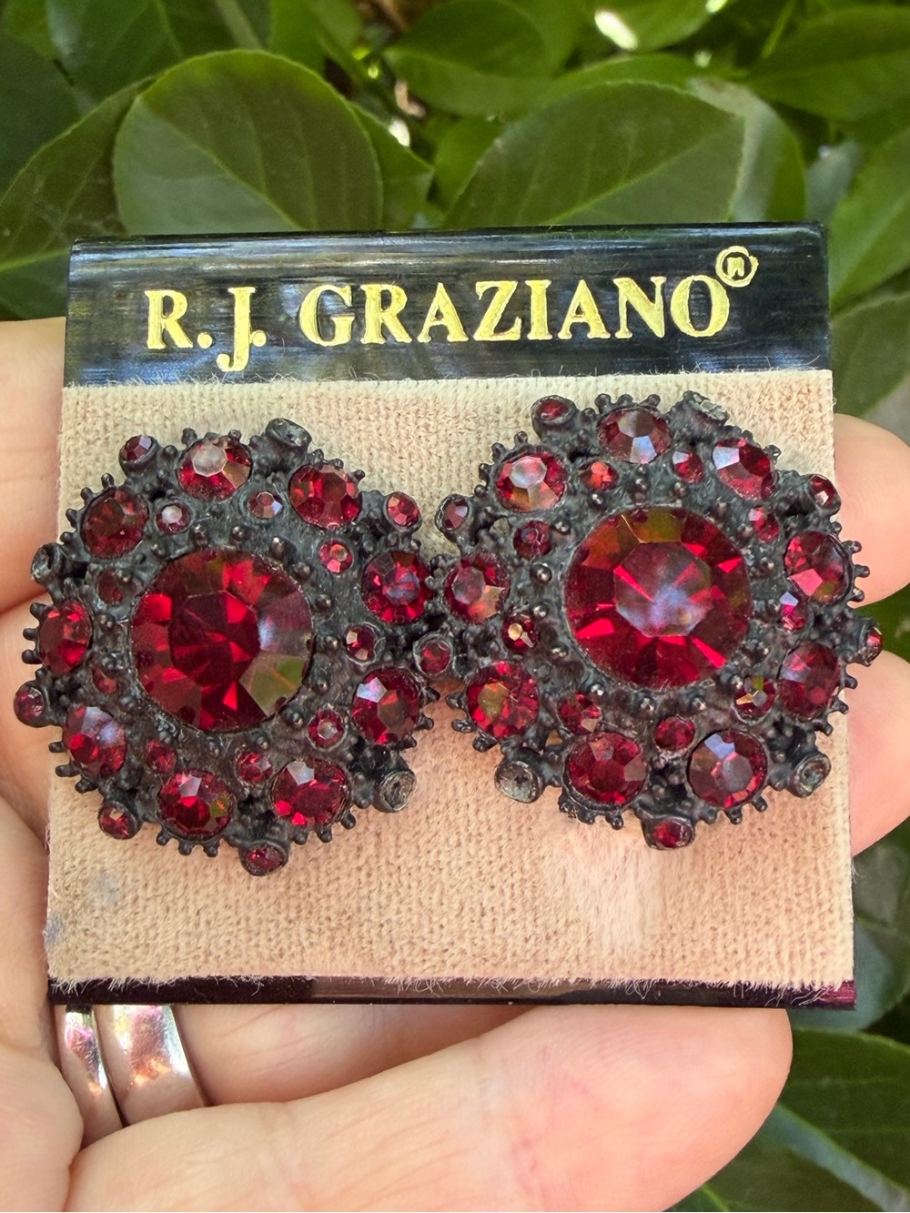 VINTAGE R.J.GRAZIANO GARNET RED COLOR RHINESTONES CLIP ON EARRINGS BLACK METAL